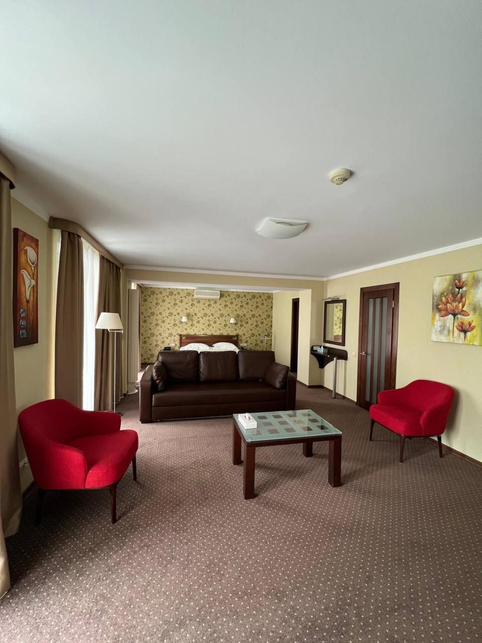 Grand-Marine Hotel & Spa Burlach'ya Balka Ngoại thất bức ảnh
