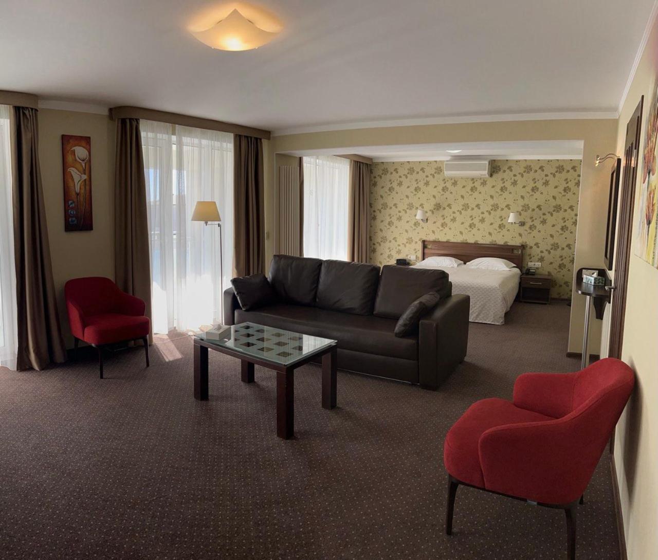Grand-Marine Hotel & Spa Burlach'ya Balka Ngoại thất bức ảnh