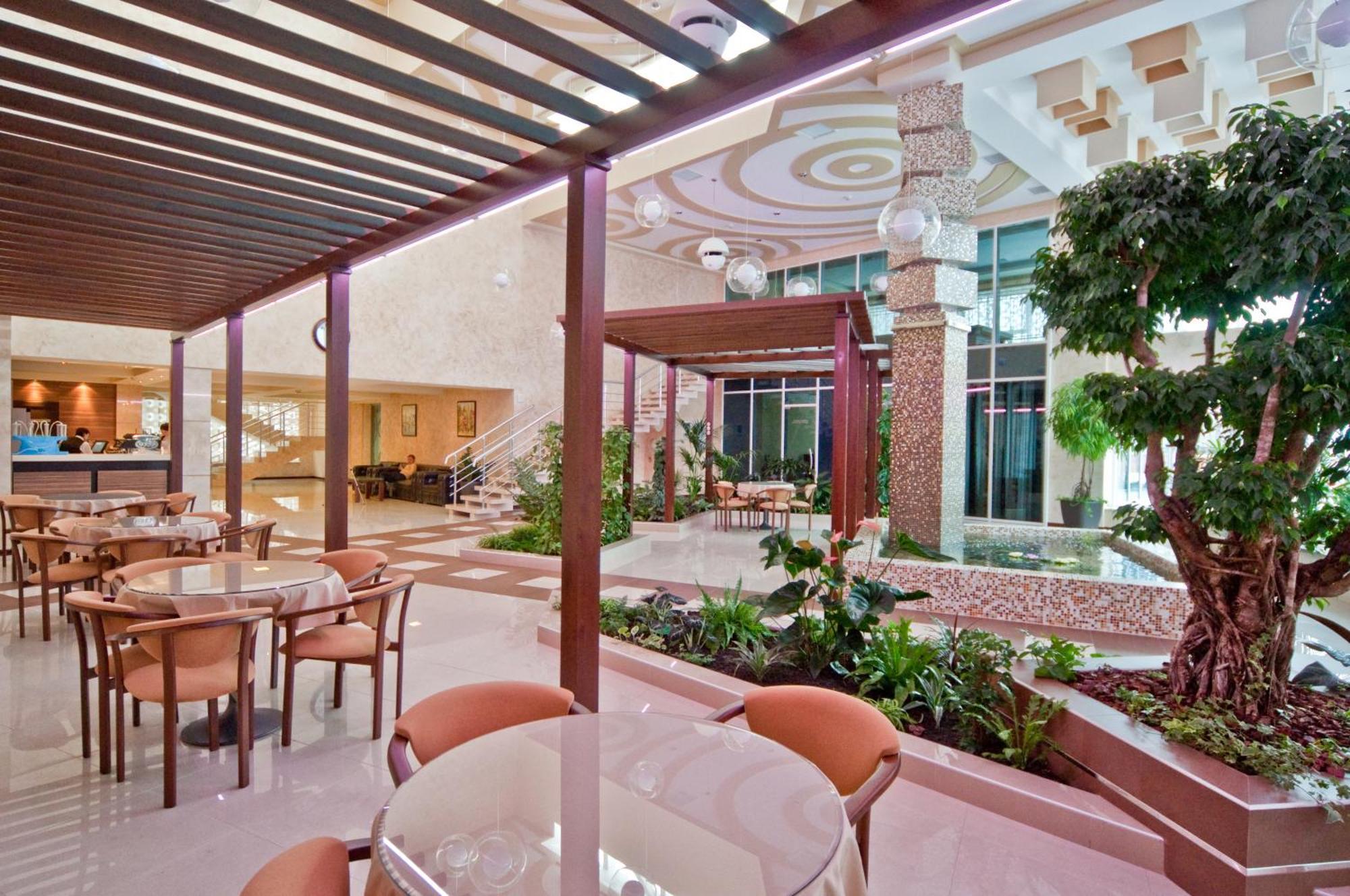 Grand-Marine Hotel & Spa Burlach'ya Balka Ngoại thất bức ảnh