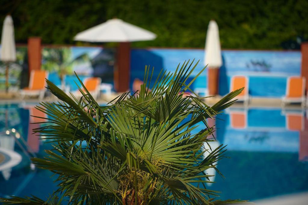 Grand-Marine Hotel & Spa Burlach'ya Balka Ngoại thất bức ảnh